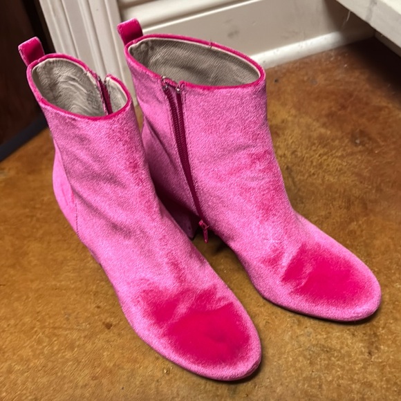 Gianni Bini Shoes - Gianni Bini Stylish Pink Suede Ankle Boots